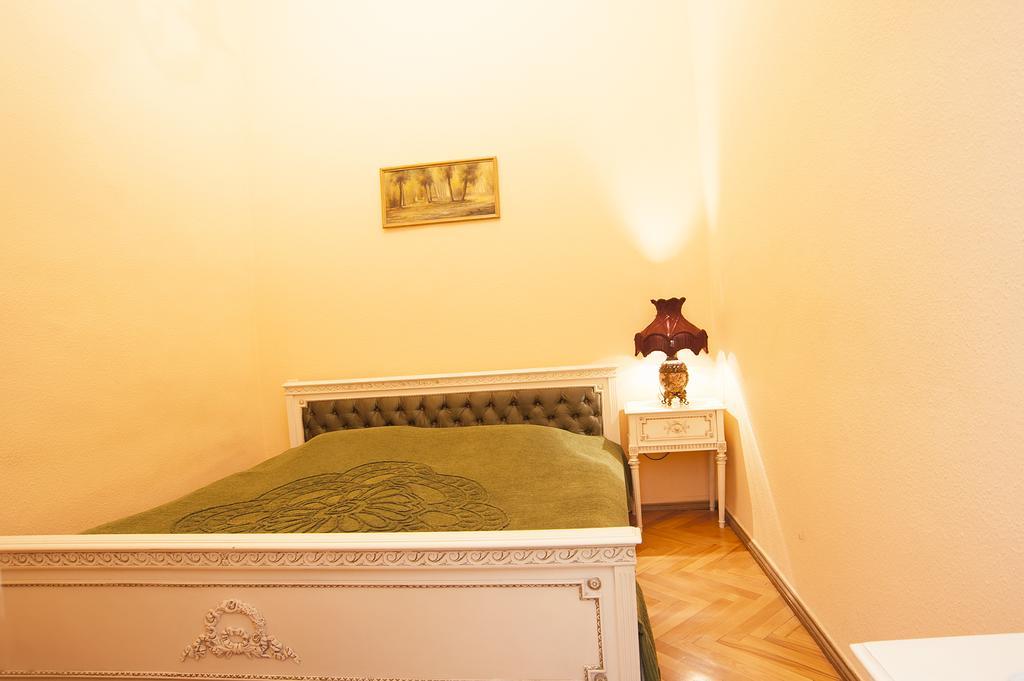 טביליסי Apartment In Purtseladze Street מראה חיצוני תמונה