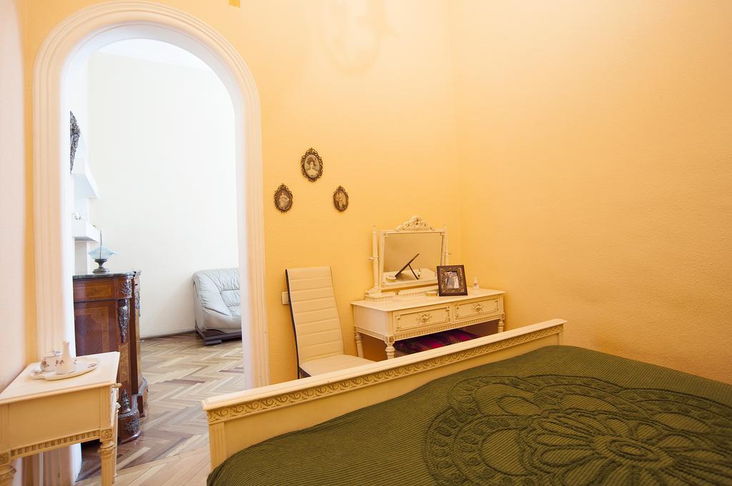 טביליסי Apartment In Purtseladze Street מראה חיצוני תמונה