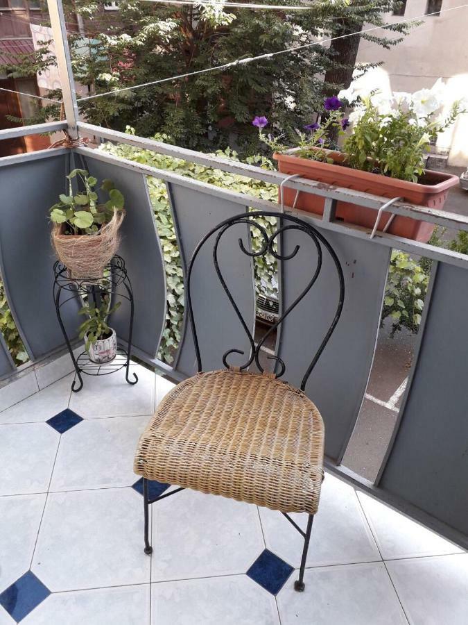 טביליסי Apartment In Purtseladze Street מראה חיצוני תמונה
